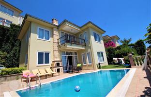 3-bedroom villa 220 m² in Kargicak for 17,214,000 TRY