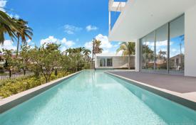Modern villa with a backyard, a swimming pool, a relaxation area, a terrace and a parking, Miami Beach, USA for $7,495,000