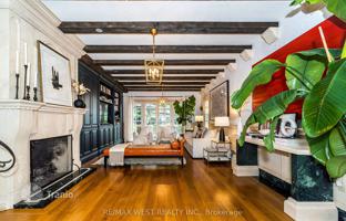 9-bedroom house in Etobicoke for C$2,075,000