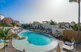 One-bedroom buy-to-let apartment with sea views in Los Cristianos, Tenerife, Spain for 212,000 €