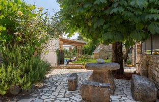 6-bedroom house 260 m² in Žminj for 570,000 €