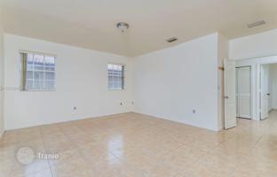 3-bedroom house 193 m² in Miami for $575,000