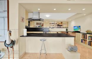 2-bedroom apartments in condo 181 m² in Miami for $423,000