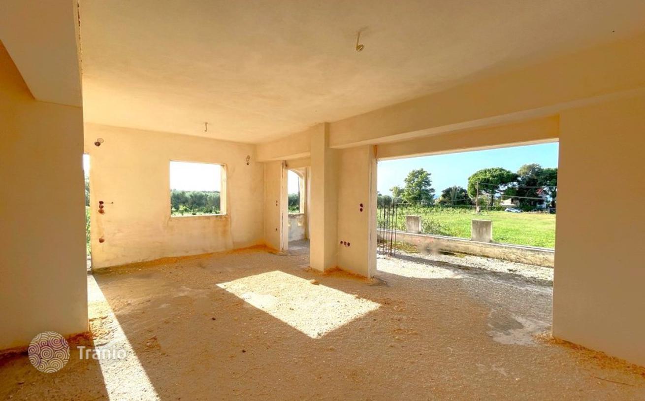 Villa for sale in Kyparissia, Greece — listing 2332963