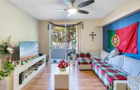 Condo – Surfside, Florida, USA for $440,000