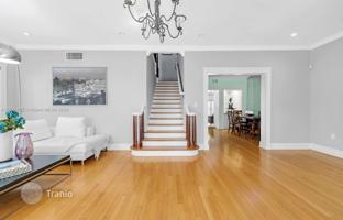 5-bedroom house 285 m² in Miami for $2,499,000