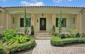 Spacious cottage with a patio, a garage and a terrace, Coral Gables, USA for $1,150,000