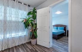 Townhome – Hollywood, Florida, USA for $699,000