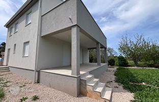 3-bedroom house 135 m² in Tkon for 400,000 €