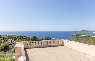 Penthouse with a sea view within walking distance of the center of Cap D'Ail, Cote d'Azur, France for 1,580,000 €