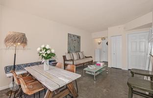 2-bedroom apartments in condo 107 m² in Miami Beach for $1,175,000