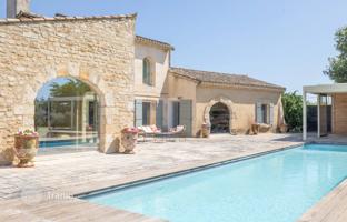 6-bedroom villa in Arles for 2,350,000 €