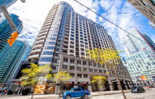 5-bedroom apartment in Blue Jays Way for C$900,000
