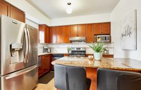 Terraced house – Scarborough, Toronto, Ontario,  Canada for C$1,018,000