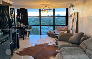 2-bedroom apartments in condo 100 m² in Hallandale Beach for $335,000