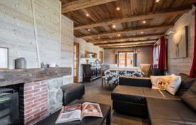 Ski in and out 7 bedroom chalet for sale in Crest Voland on the edge of the piste (A) for 1,350,000 €