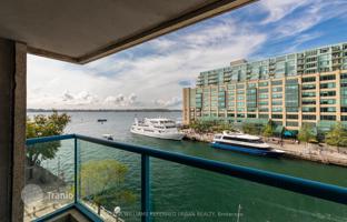 4-bedroom apartment in Harbour Square for C$1,144,000