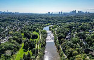 8-bedroom house in Etobicoke for C$2,535,000