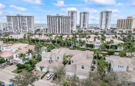 Townhome – Hollywood, Florida, USA for $1,100,000