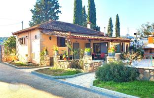 Well-kept house with a large garden and a parking in Nafplio, Peloponnese, Greece for 380,000 €