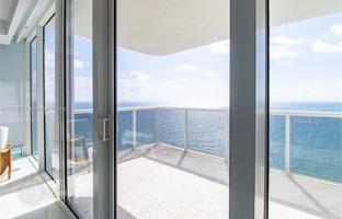 3-bedroom apartments in condo 248 m² in Collins Avenue for $2,750,000