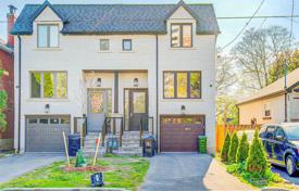 Terraced house – Scarborough, Toronto, Ontario,  Canada for C$1,179,000