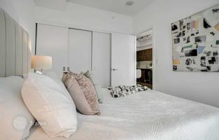 1-bedroom apartment in Fort York Boulevard for C$831,000