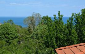 3-room apartment in a small well-maintained complex. Close to the city center and 400 m from the beach. for 125,000 €