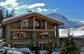 Chalet with a parking at 50 meters from the ski slope, Val d'Isere, France for 22,500 € per week
