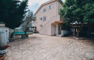 Villa 300 m² in Krimovica for 400,000 €