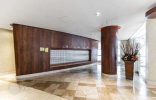 2-bedroom apartment in Simcoe Street for C$747,000