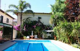 Functional villa with a swimming pool at 100 meters from the sea, in the historic center of Forte dei Marmi, Italy for 5,900 € per week