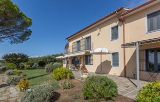 6-bedroom villa 414 m² in Passignano Sul Trasimeno for 890,000 €