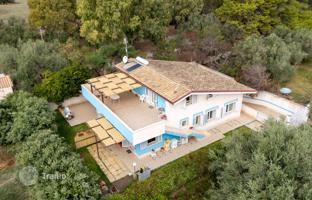 6-bedroom villa 340 m² in Pozzallo for 400,000 €