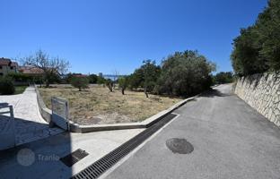 Land plot 1,009 m² in Split-Dalmatia County for 212,000 €