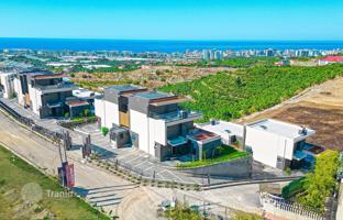 3-bedroom villa 240 m² in Kargicak for 43,034,000 TRY