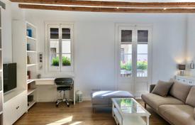 Stylish renovated apartment in a historic building, Barcelona, Spain for 695,000 €