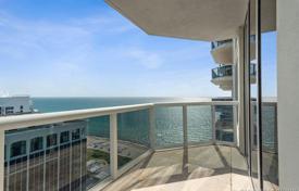 Spacious apartment with ocean views in a residence on the first line of the beach, Miami Beach, Florida, USA for $1,275,000