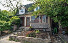 Terraced house – Dundas Street West, Toronto, Ontario,  Canada for C$1,050,000