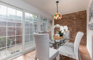 7-bedroom townhouse in Rhodes Avenue for C$1,614,000