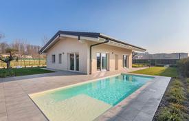 Modern villa with a swimming pool near the center Desenzano del Garda, Lombardy, Italy for 599,000 €
