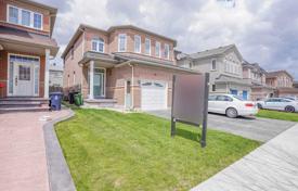 Terraced house – Scarborough, Toronto, Ontario,  Canada for C$999,000