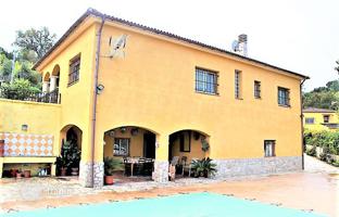 Sunny two-storey villa with a swimming pool and a garage, Lloret de Mar, Spain for 455,000 €