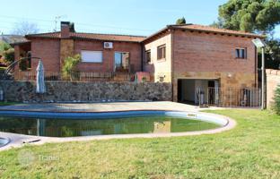 Two-storey villa with a swimming pool and a garden in a comfortable residential complex, near the beach, Lloret de Mar, Spain for 533,000 €