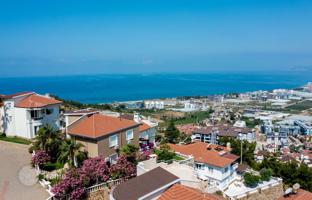 4-bedroom villa 280 m² in Kargicak for 27,486,000 TRY