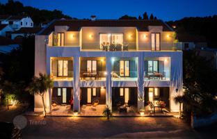 11-bedroom villa 639 m² in Brač for 1,780,000 €