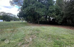 Land plot in Miami for $450,000