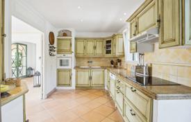 9-bedroom villa in Le Rouret for 1,650,000 €