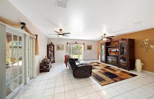 5-bedroom house 302 m² in Miami for $730,000