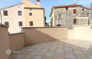 3-room house 252 m² in Bale for 590,000 €